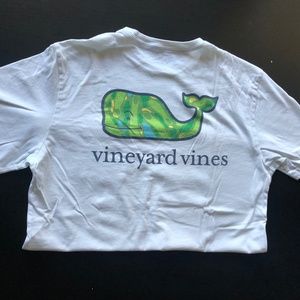 White Vineyard vines t-shirt SMALL